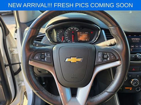 Used 2022 Chevrolet Trax LT w/ Driver Confidence Package image 12