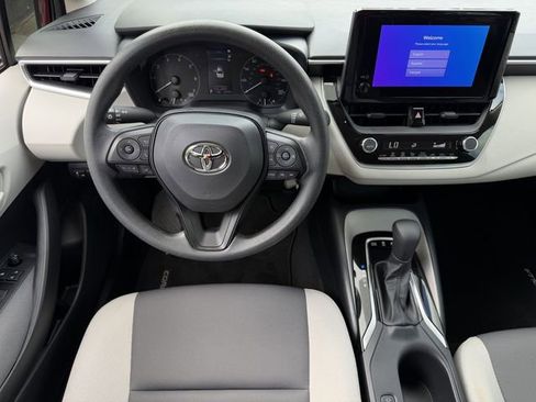 Used 2025 Toyota Corolla LE FWD image 12