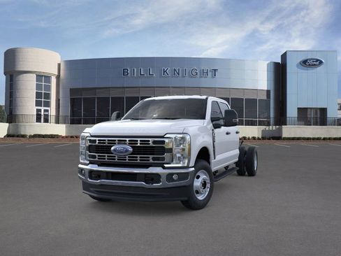 New 2025 Ford F350 XL w/ XL Chrome Package image 3