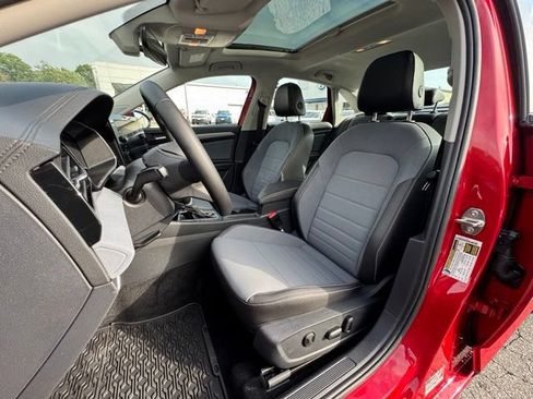 Certified 2025 Volkswagen Jetta SE FWD image 27