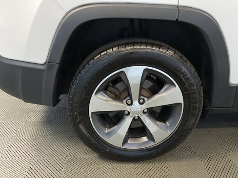 Certified 2019 Jeep Cherokee Limited image 38