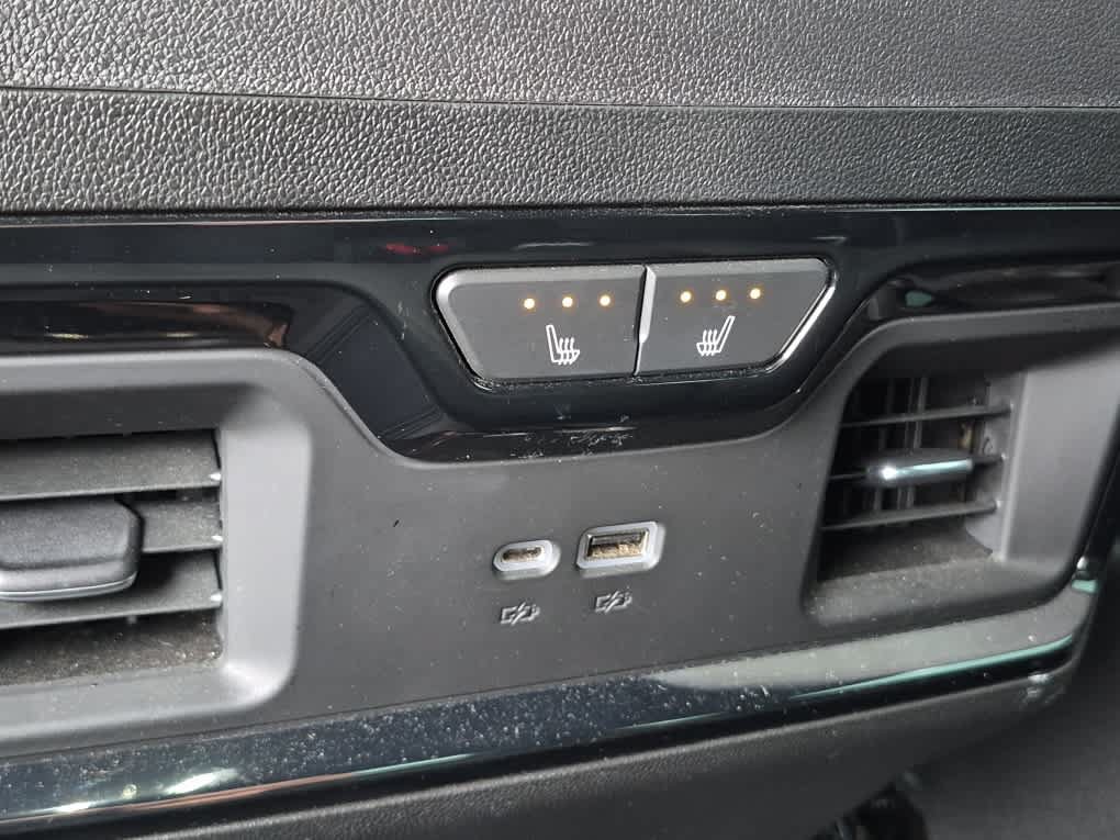 Used 2023 GMC Sierra 1500 AT4 w/ Technology Package AWD/4WD image 11