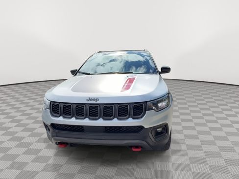 Used 2024 Jeep Compass Trailhawk AWD/4WD image 3
