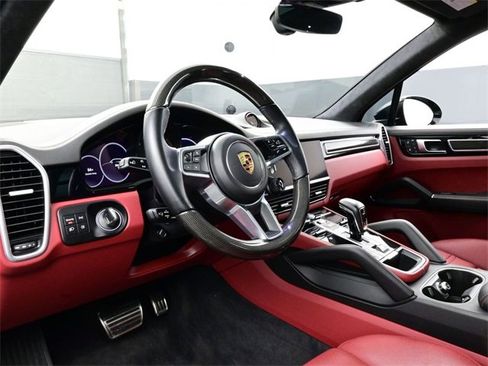 Certified 2023 Porsche Cayenne GTS image 4