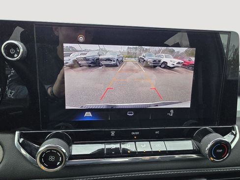 Used 2023 Chevrolet Colorado LT image 16