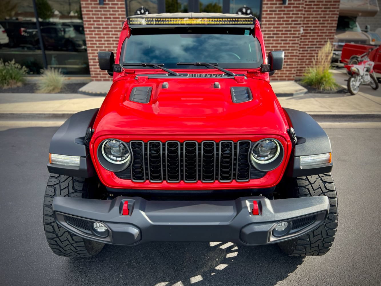 Used 2024 Jeep Wrangler Unlimited Rubicon w/ XTREMEE 35" Tire Package AWD/4WD image 9