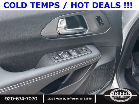 New 2026 Chrysler Pacifica Select image 16