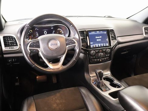 Used 2021 Jeep Grand Cherokee Laredo X image 2