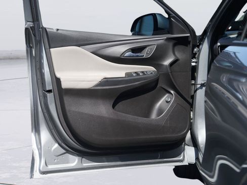 Used 2025 Buick Envista Avenir FWD image 30