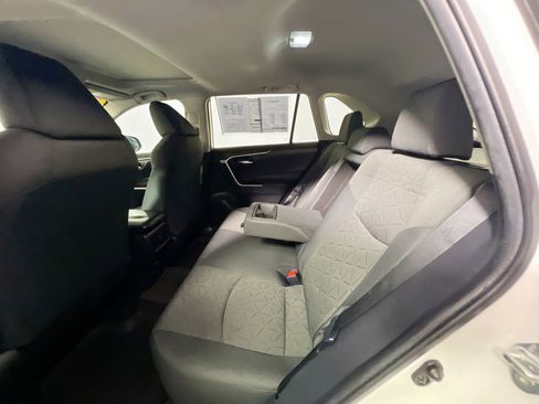 Used 2021 Toyota RAV4 XLE w/ Convenience Package FWD image 29