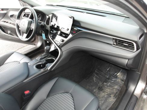 Used 2023 Toyota Camry SE FWD image 12