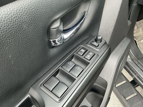 Used 2023 Nissan Titan PRO-4X w/ Pro-4x Convenience Package AWD/4WD image 19