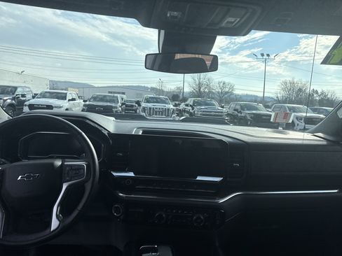 Used 2024 Chevrolet Silverado 1500 LT Trail Boss w/ Protection Package image 15