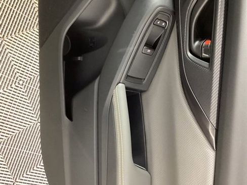 Used 2022 Subaru Crosstrek 2.5i Sport w/ Moonroof Package image 18