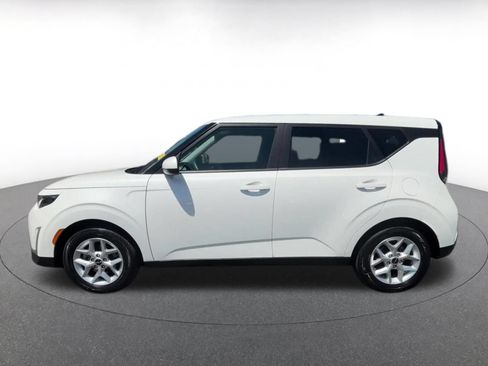 Used 2025 Kia Soul LX w/ LX Technology Package FWD image 9
