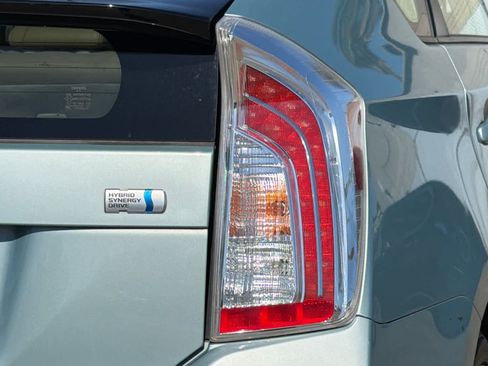 Used 2015 Toyota Prius Five FWD image 21