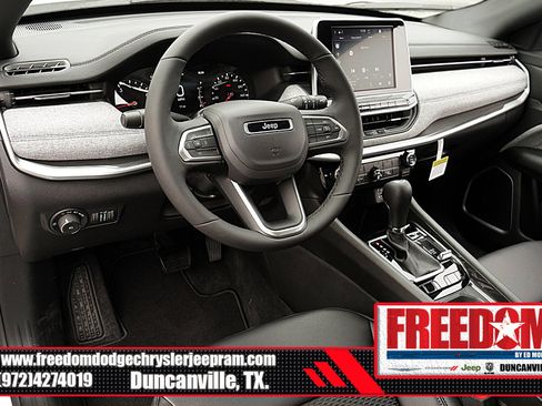 New 2025 Jeep Compass Latitude image 10