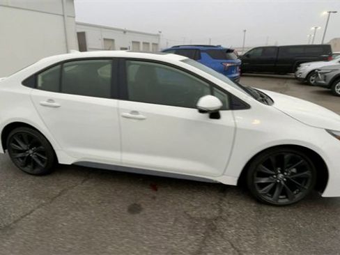 Used 2023 Toyota Corolla SE image 3