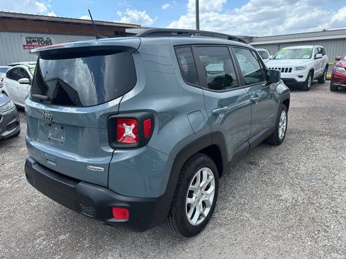 Used 2018 Jeep Renegade Latitude FWD image 5