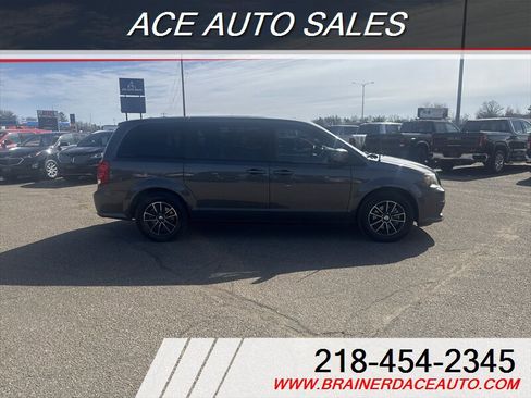 Used 2019 Dodge Grand Caravan SE image 6