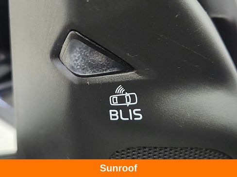 Used 2018 Volvo V60 T5 Cross Country AWD/4WD image 12
