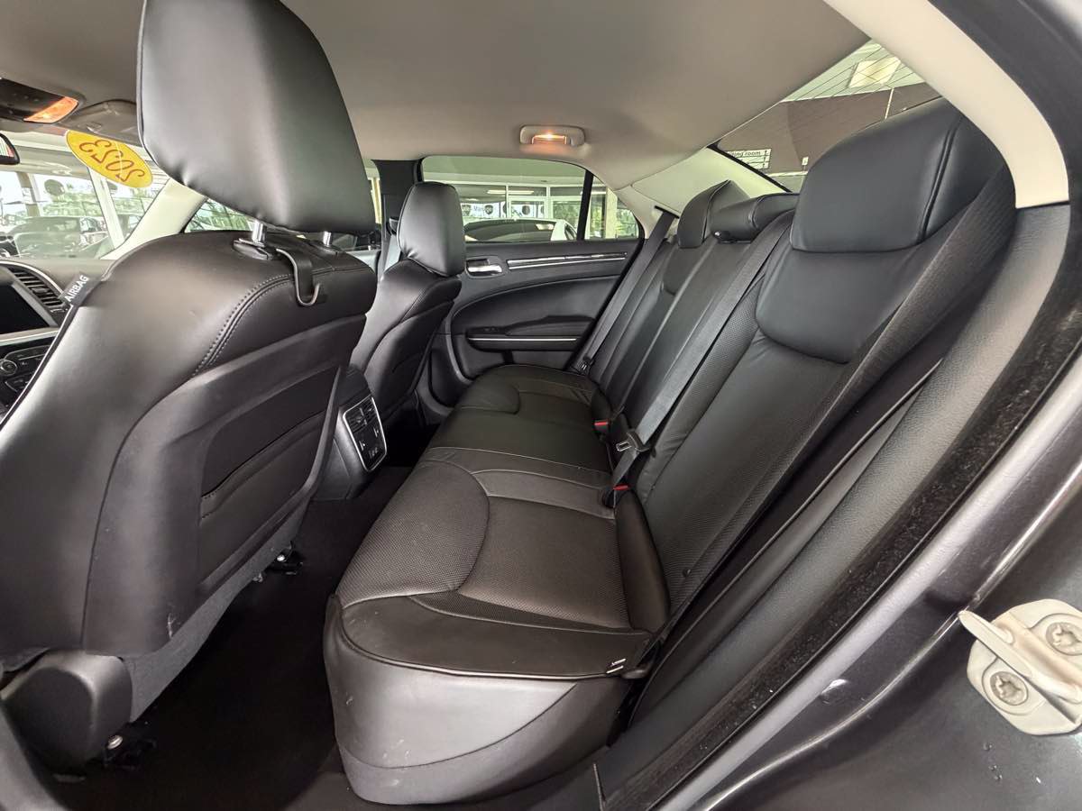 Used 2023 Chrysler 300 Touring L w/ Safetytec Plus Group RWD image 28