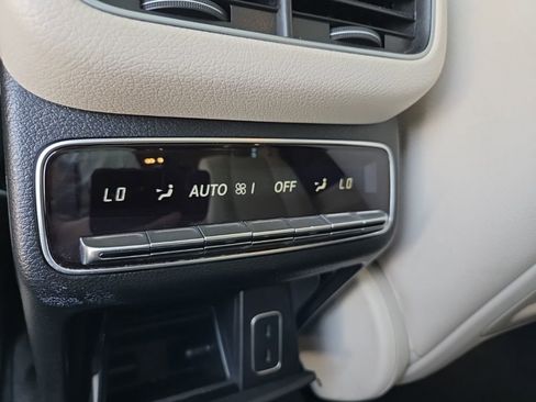 Used 2021 Mercedes-Benz GLS 580 4MATIC image 33