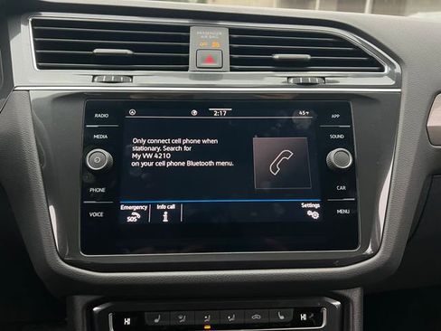 Used 2021 Volkswagen Tiguan SE w/ Panoramic Sunroof Package image 24