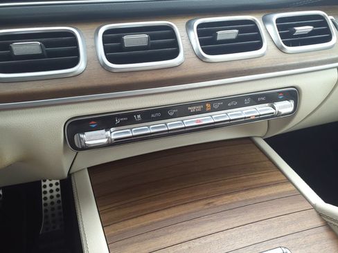 Used 2023 Mercedes-Benz GLS 450 4MATIC image 31