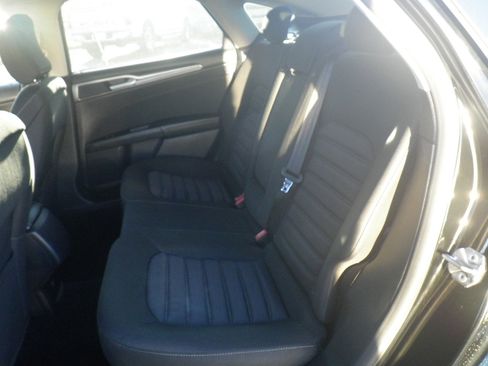 Used 2017 Ford Fusion SE image 17