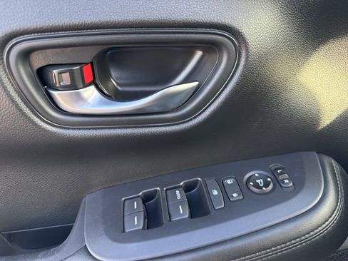 Used 2025 Honda HR-V LX image 28