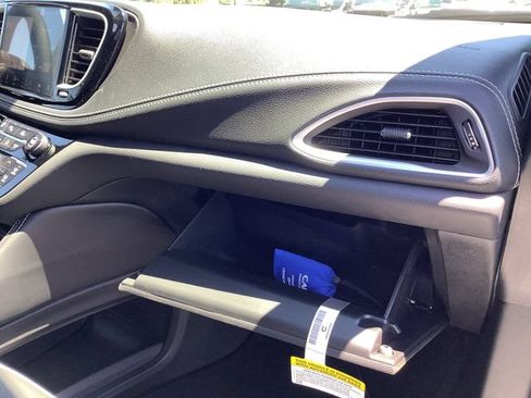 New 2027 Chrysler Pacifica Limited w/ S Appearance Package FWD image 41