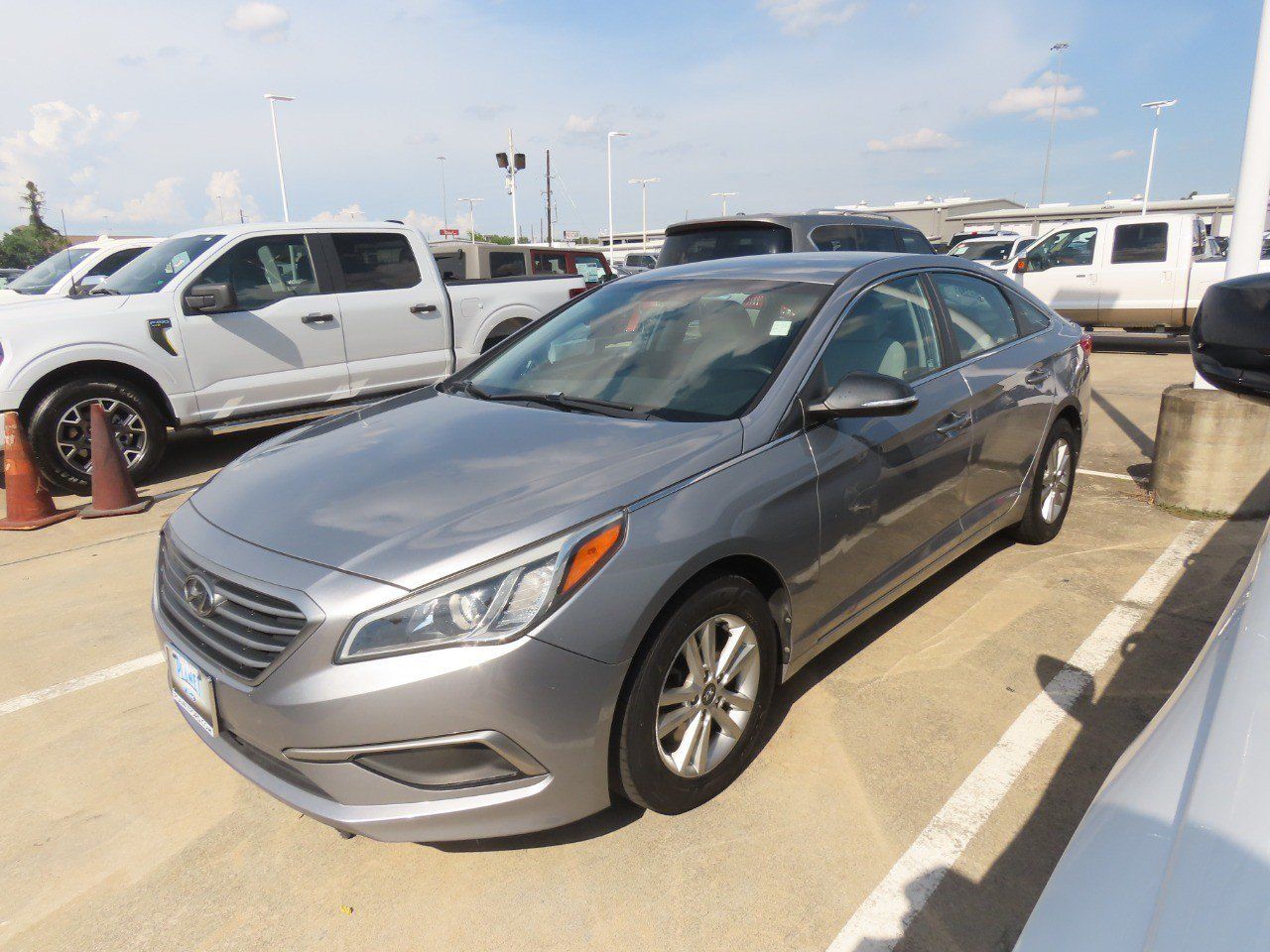 Used 2017 Hyundai Sonata SE FWD image 2