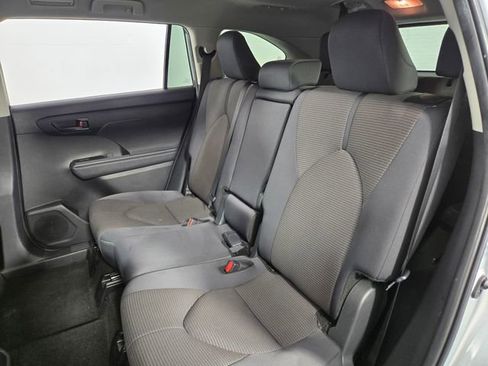 Used 2024 Toyota Highlander LE image 16