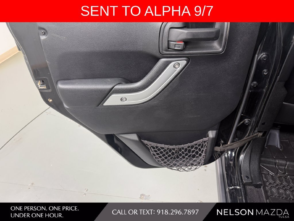 Used 2014 Jeep Wrangler Unlimited Rubicon w/ Connectivity Group AWD/4WD image 31