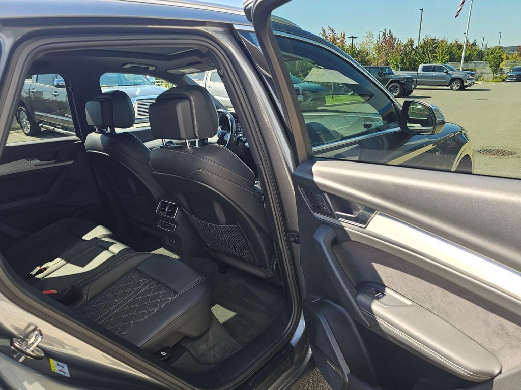 Used 2018 Audi SQ5 Premium Plus w/ Navigation Package AWD/4WD image 15