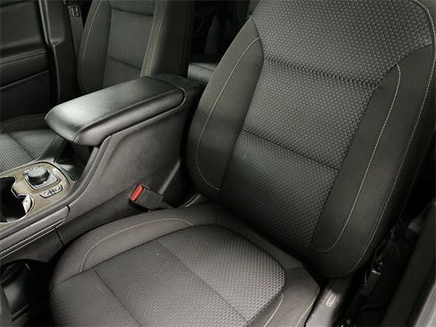 Used 2023 GMC Acadia SLE w/ Driver Convenience Package image 18