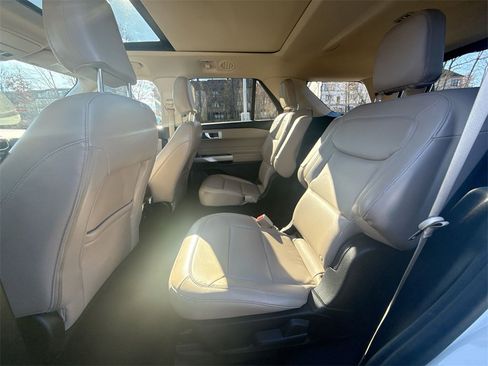 Used 2021 Ford Explorer XLT w/ Equipment Group 202A image 25
