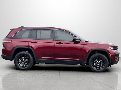 New 2026 Jeep Grand Cherokee Altitude image 4