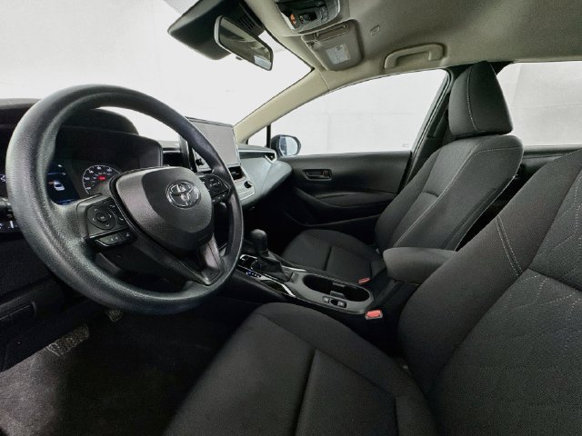 Used 2025 Toyota Corolla LE FWD image 18
