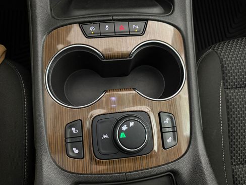 Used 2022 GMC Acadia SLE w/ Driver Convenience Package image 30