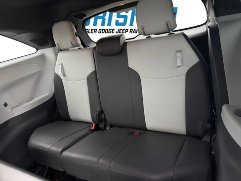 Used 2022 Toyota Sienna XSE image 20