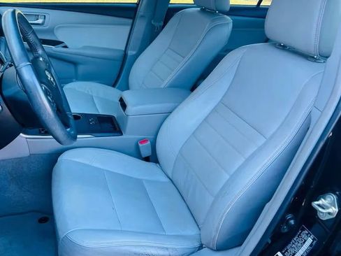 Used 2017 Toyota Camry XLE image 10