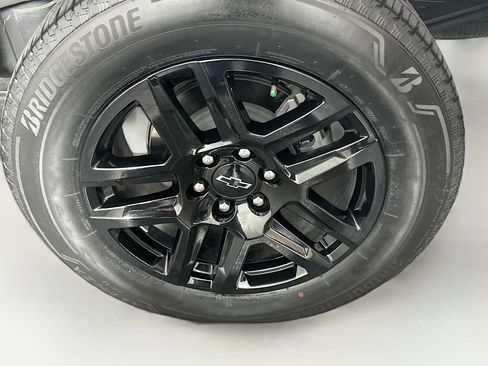 Used 2023 Chevrolet Silverado 1500 Custom AWD/4WD image 11