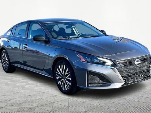 Used 2025 Nissan Altima 2.5 SV image 1