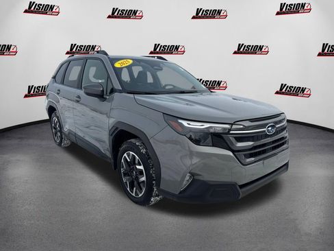 Used 2025 Subaru Forester Premium AWD/4WD image 3