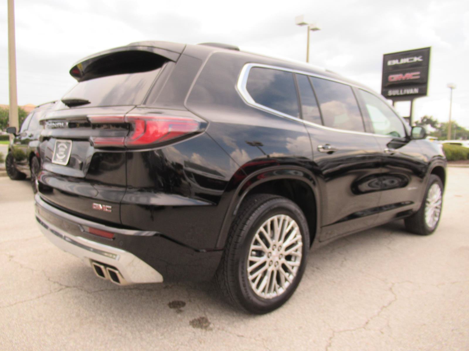 Used 2025 GMC Acadia Denali FWD image 7