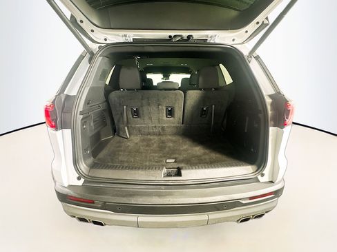 Used 2025 GMC Acadia Elevation image 31