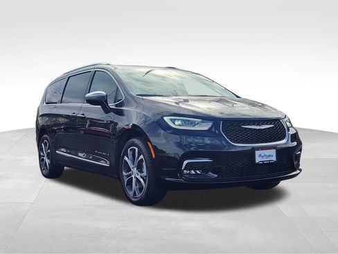 New 2026 Chrysler Pacifica Pinnacle image 3
