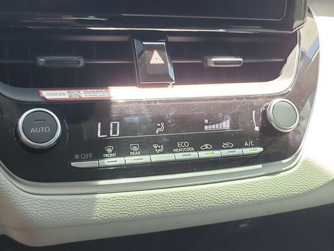 Certified 2025 Toyota Corolla LE FWD image 22